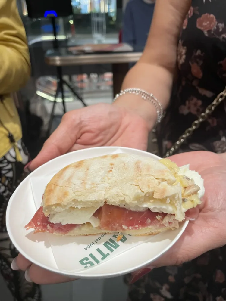 Foresta con prosciutto di cinghiale funghi porcini crema al tartufo limone e pepe