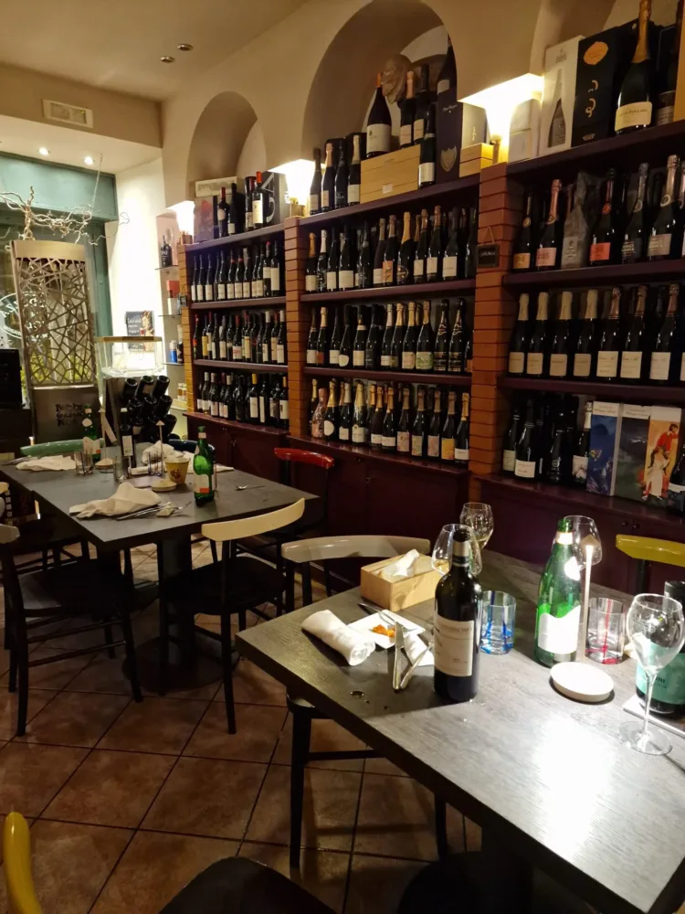 L'Ebbrezza di Noè - Dettagli interno a fine serata - particolare Allestimento enoteca