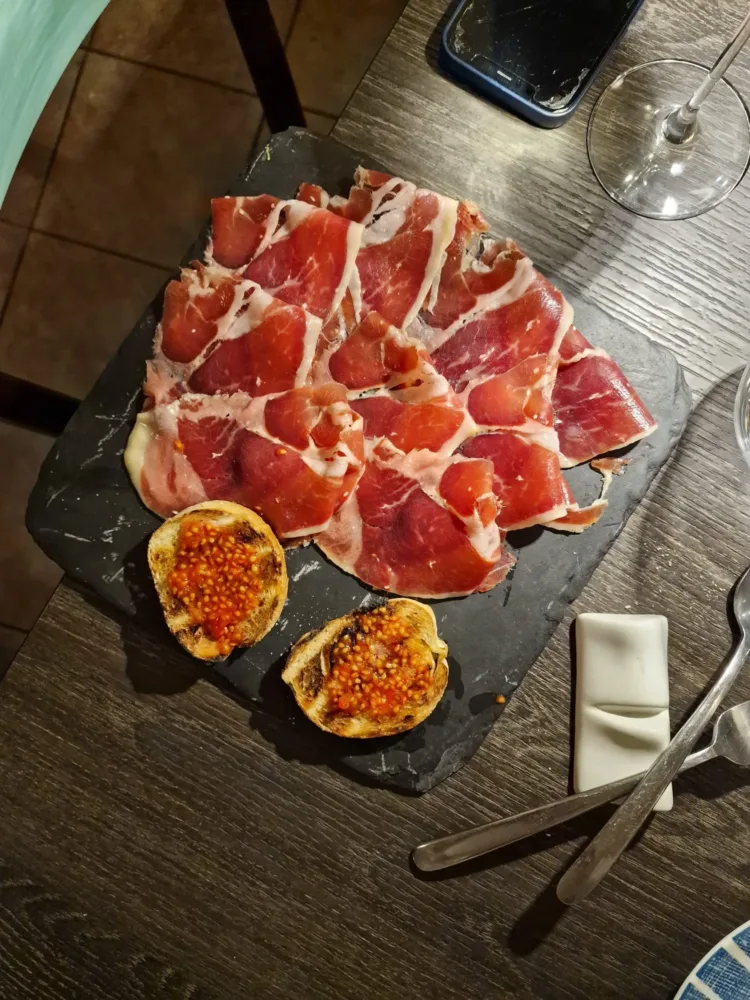 L'Ebbrezza di Noè - Jamon Iberico e bruschette in salsa di pomodoro