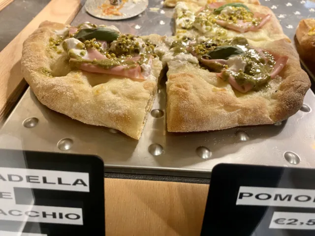 Pizza-in-pala-Ca-Pala