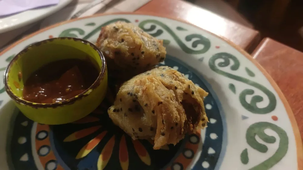 Qui e Ora-crocchette di patate in tempura con composta di pomodoro