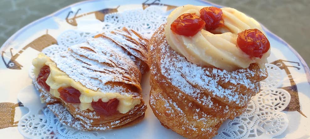 Zeppole crema e amarene dei Colli di San Pietro - Agriturismo Antico Casale Colli di San Pietro