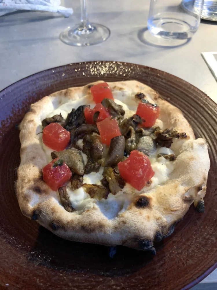 Anguria, funghi, ricotta di mandorle