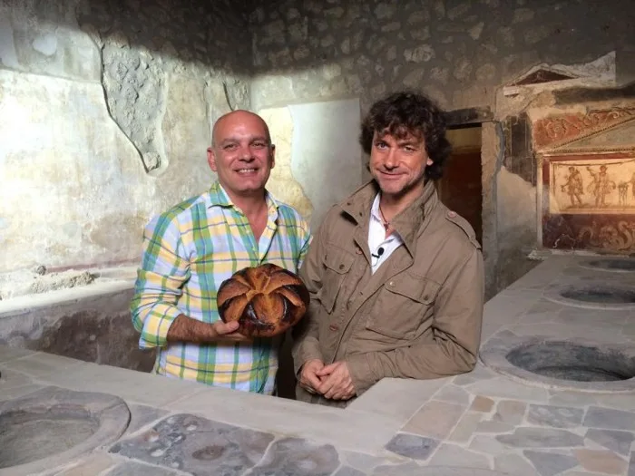 Carmelo col panis pompeii e Alberto Angela