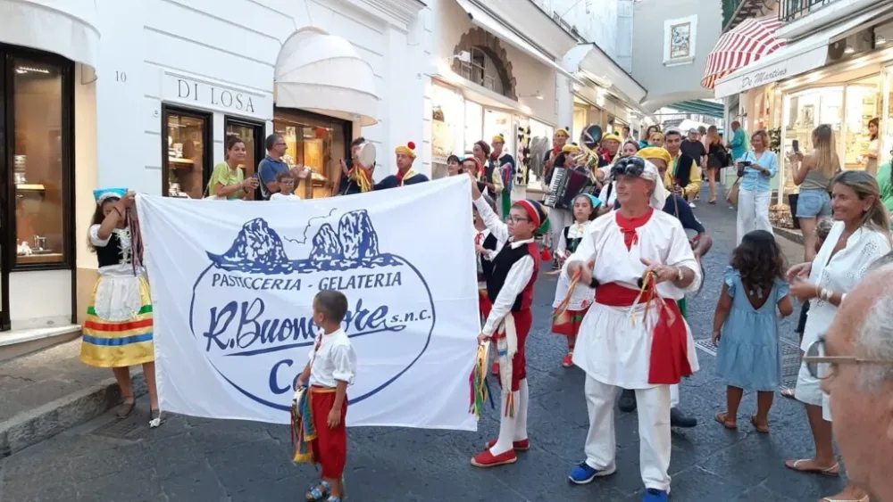 Cinquant'anni di Buonocore con la banda folk Bella Capri