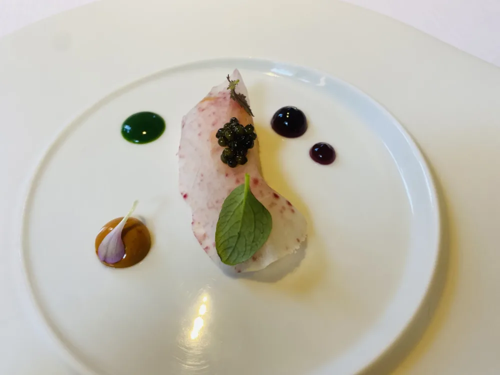 Iacobucci - gambero viola, ibisco, daikon, vermouth e caviale