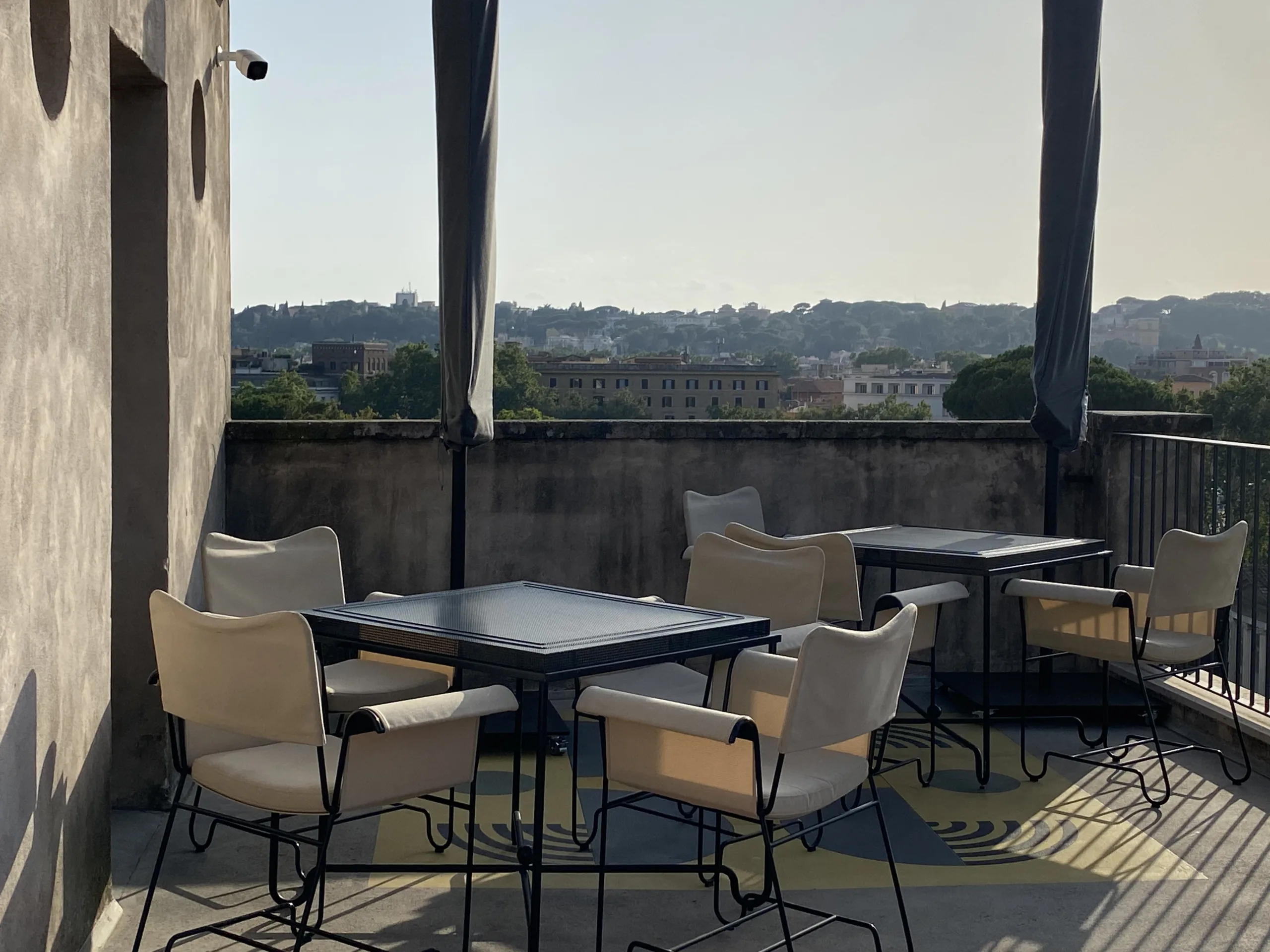 Rhinoceros-Le-Restau-RoofBar