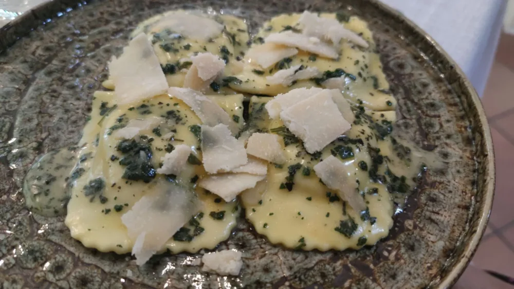 Ristorante Le Sequoie dal 1968 - i ravioli di ricotta con burro, parmigiano e salvia