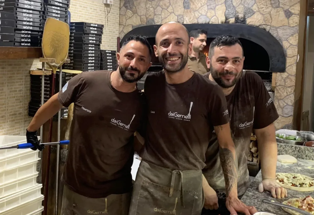 Pizzeria Dai Gemelli, la squadra al forno delle pizze