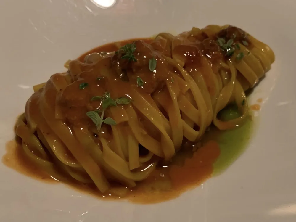 Le Tre Sorelle a Casal Velino, fettuccina al gambero rosso e riccio di mare