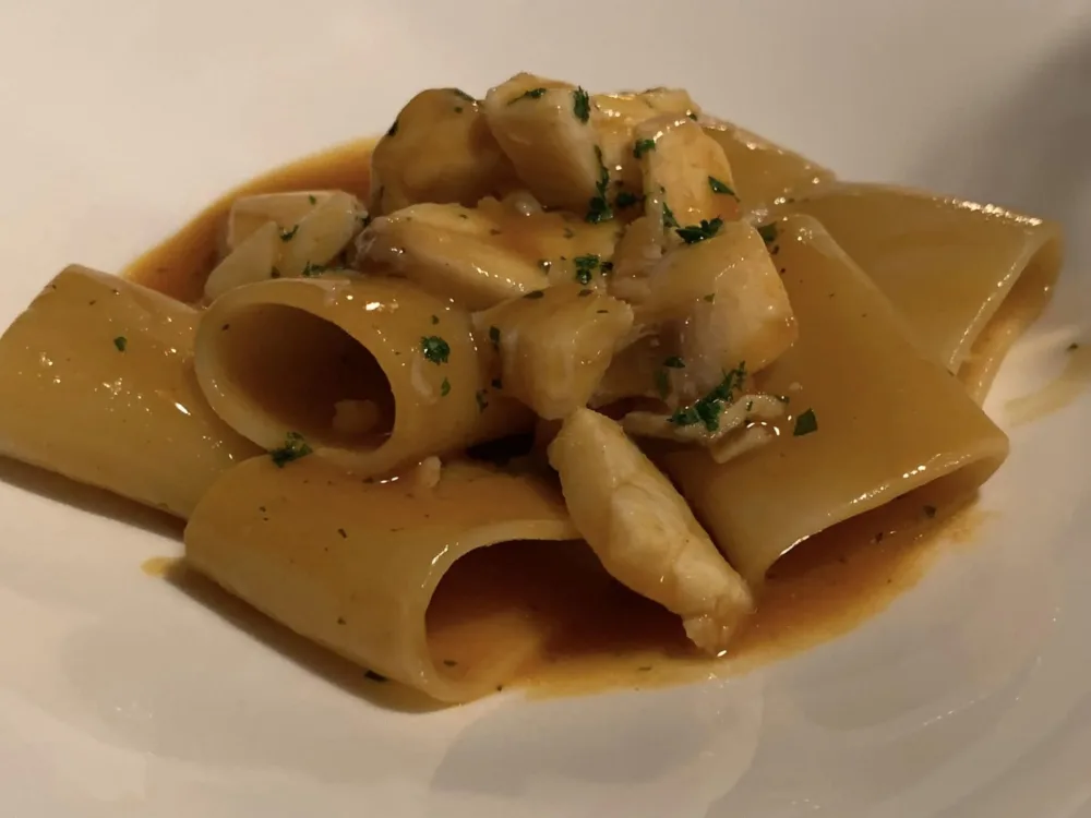 Le Tre Sorelle a Casal Velino, paccheri in guazzetto di ricciola