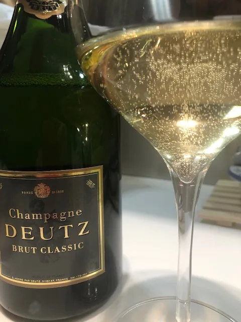 3) La brillantezza ed il persistente perlage di Deutz Brut Classic