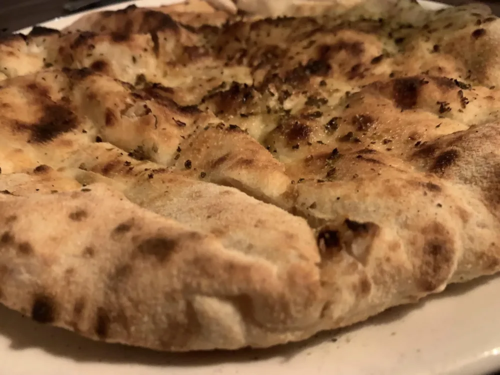 MAG Antico Mulino, la focaccia cotta nel forno a legna