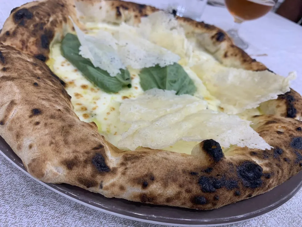 Pizzeria Dai Gemelli, la quattro formaggi