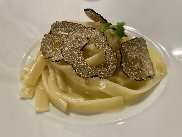 BAVETTE-DI-GRANO-DURO-CON-TARTUFO-E-PARMIGIANO-DOP