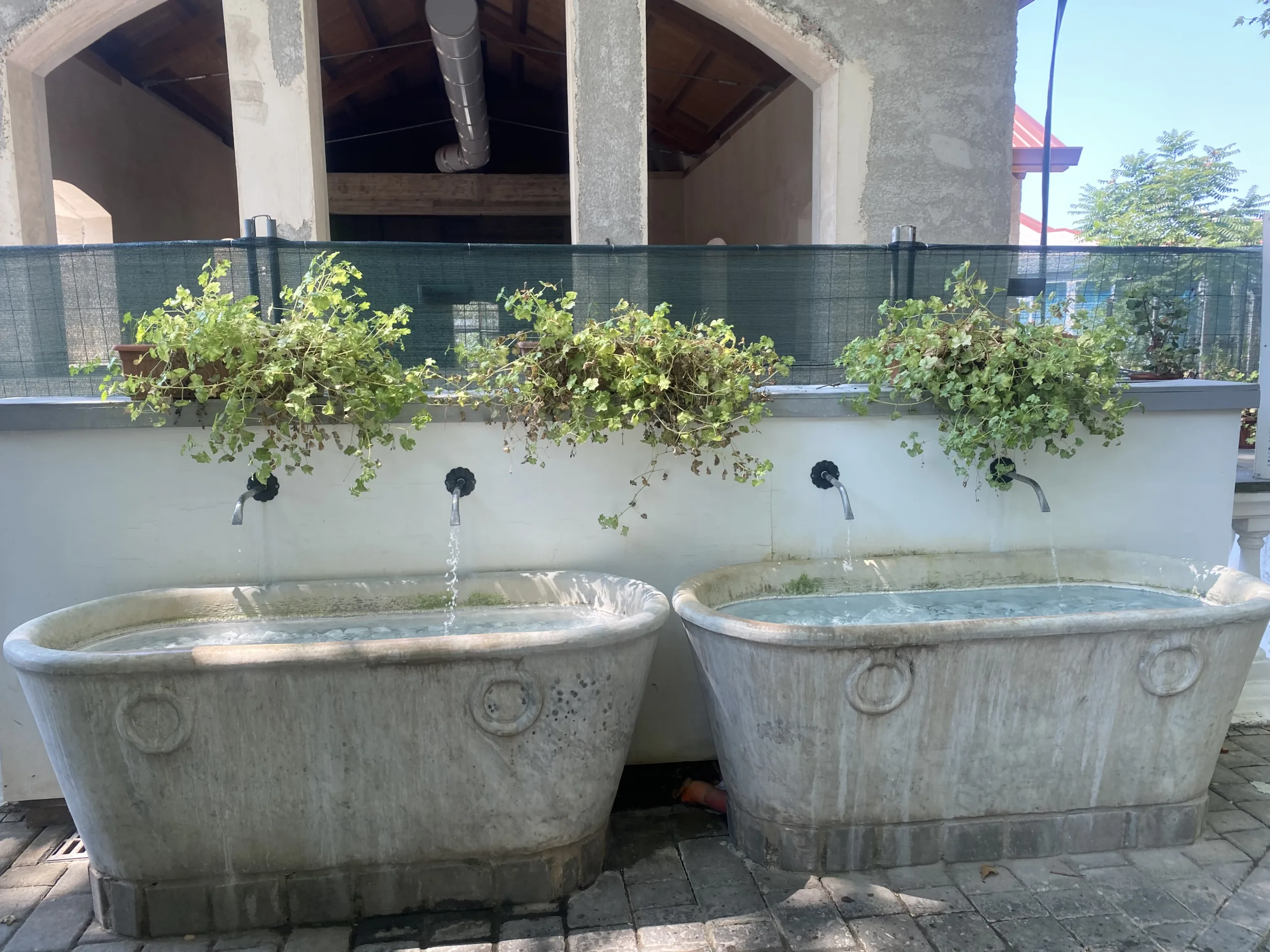 Fontane-di-acqua-minerale-Terme-di-Telese