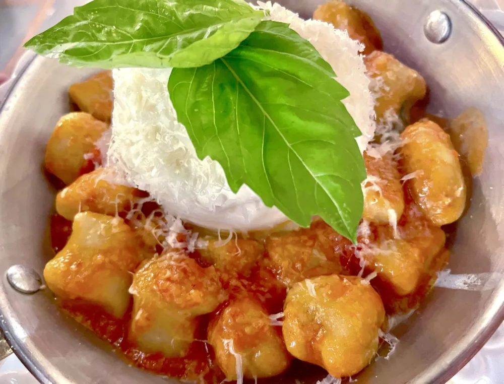 Angelica Capri, Gli Gnocchi al Pomodoro