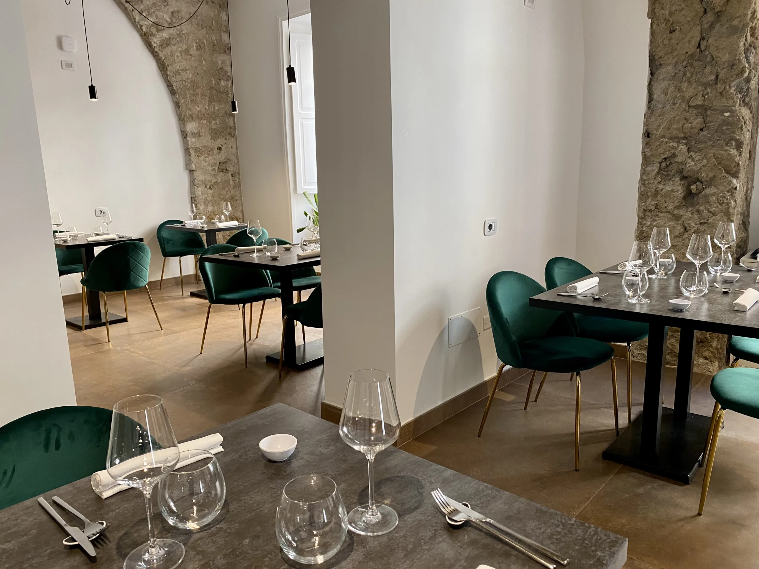 Peculiare-Restaurant