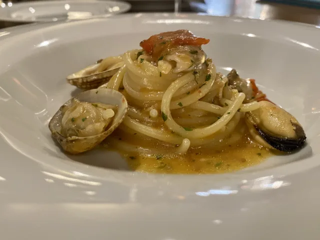 SPAGHETTONE-AI-FRUTTI-DI-MARE-E-CILIEGINO-DI-COLLINA