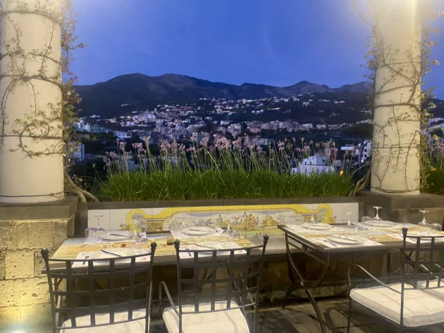 Tavoli-in-terrazza-Saporì