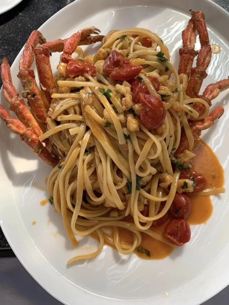 Da Carmine a Ogliastro Marina, linguine con la granseola