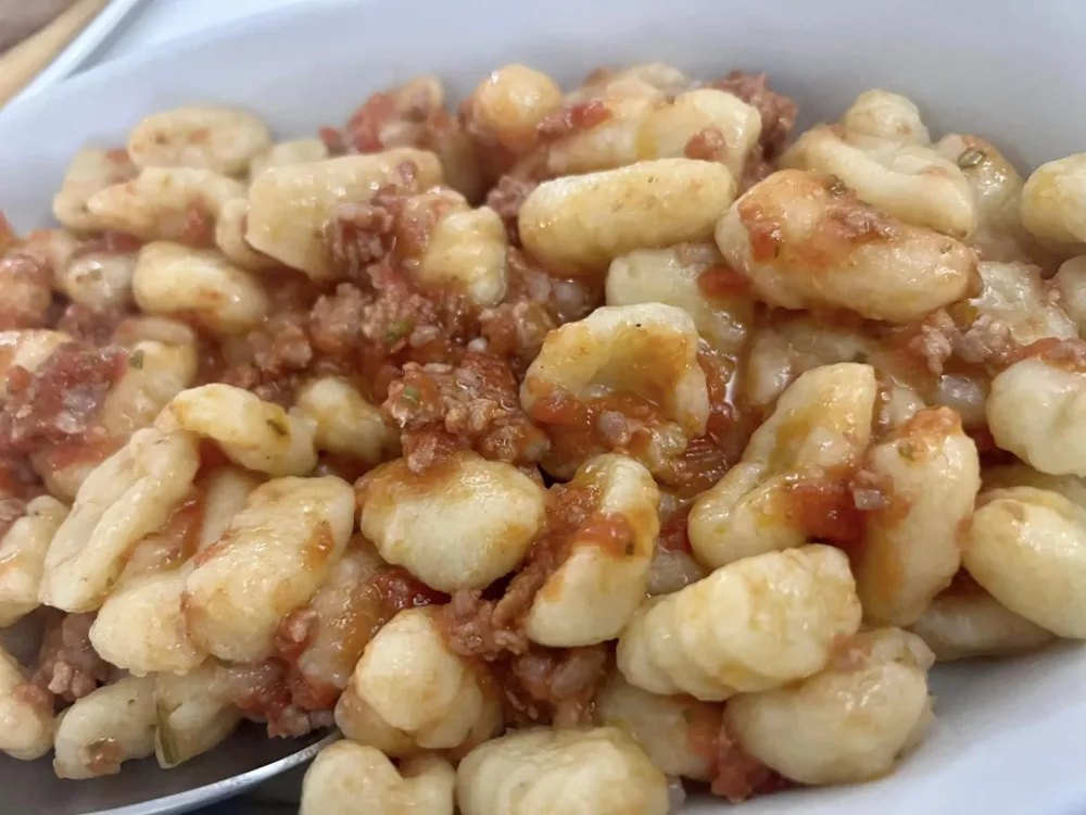 Violetta, gnocchi al ragù