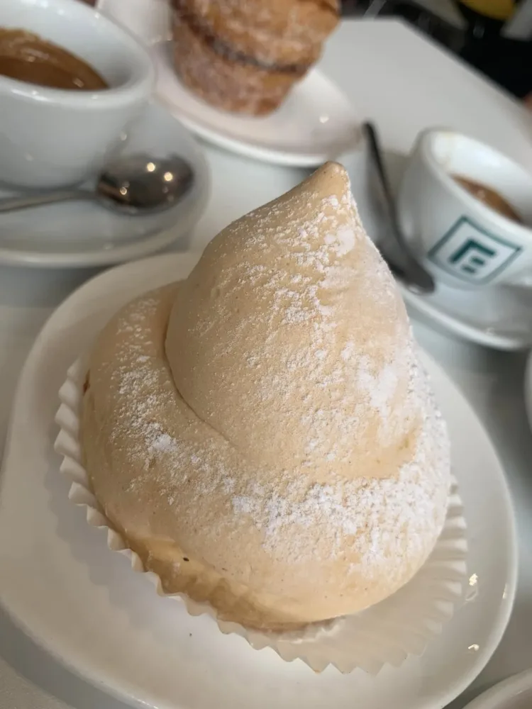 Pasticceria Estasi a Salerno, tetta di monaca