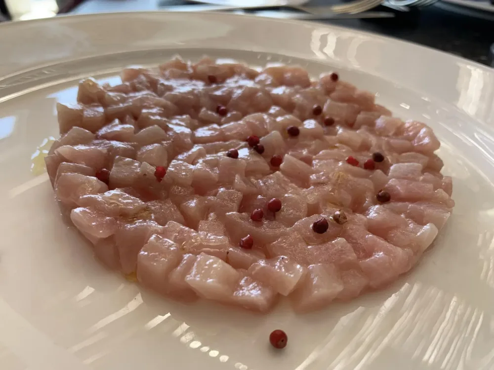 Da Carmine a Ogliastro Marina, crudo di ricciole