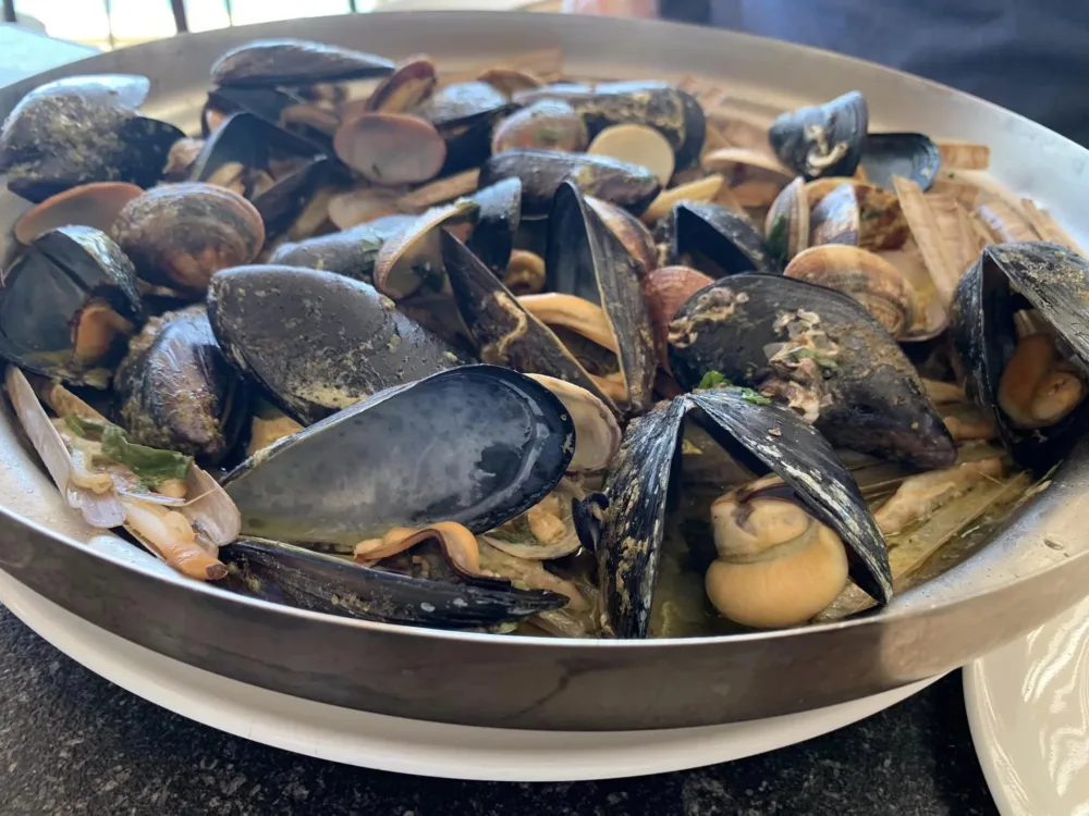 Da Carmine a Ogliastro Marina, saute di frutti di mare