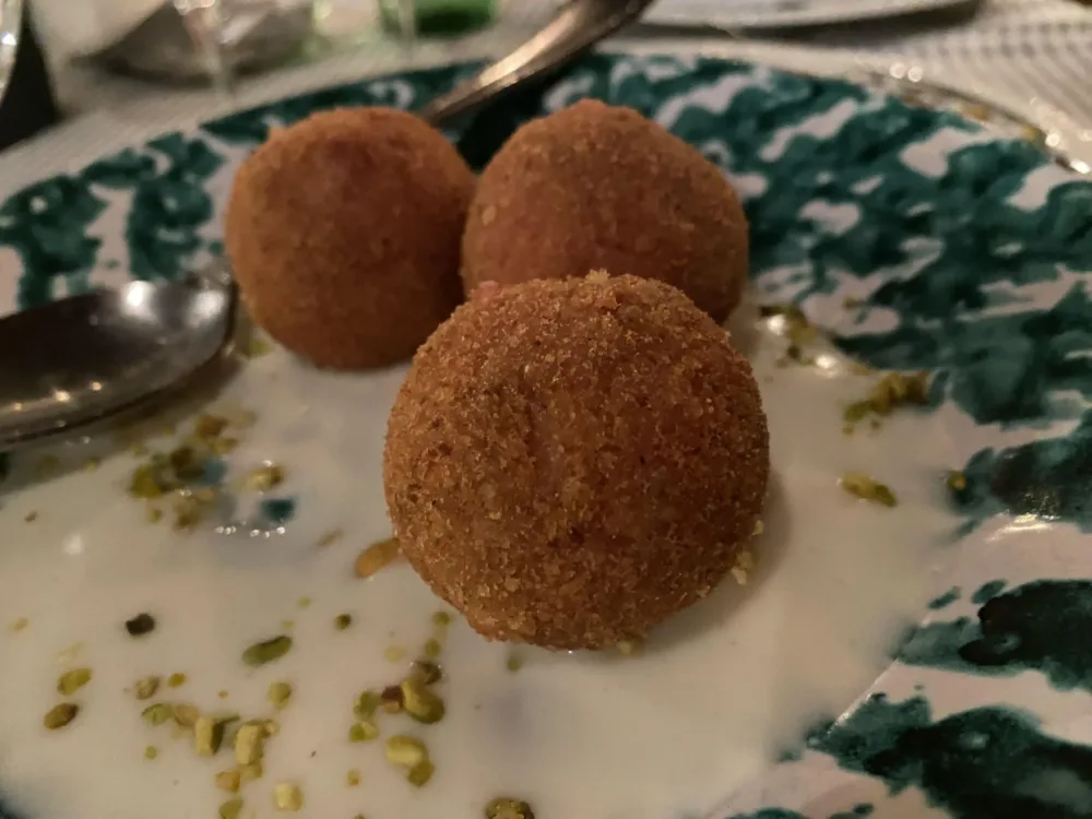 Da Peppina di Renato - sfera fritta di mortadella, crema al provolone e granella di pistacchio