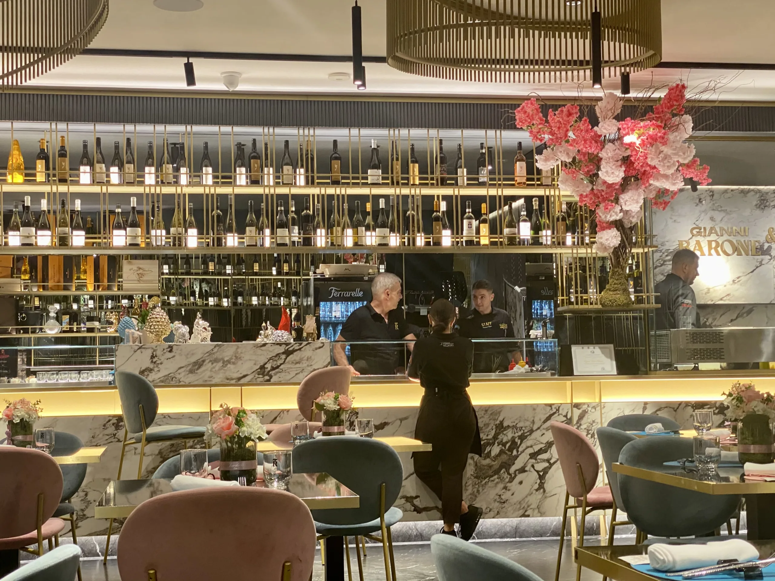 Bancone-bar-Pizzeria-Tavolo-Riservato