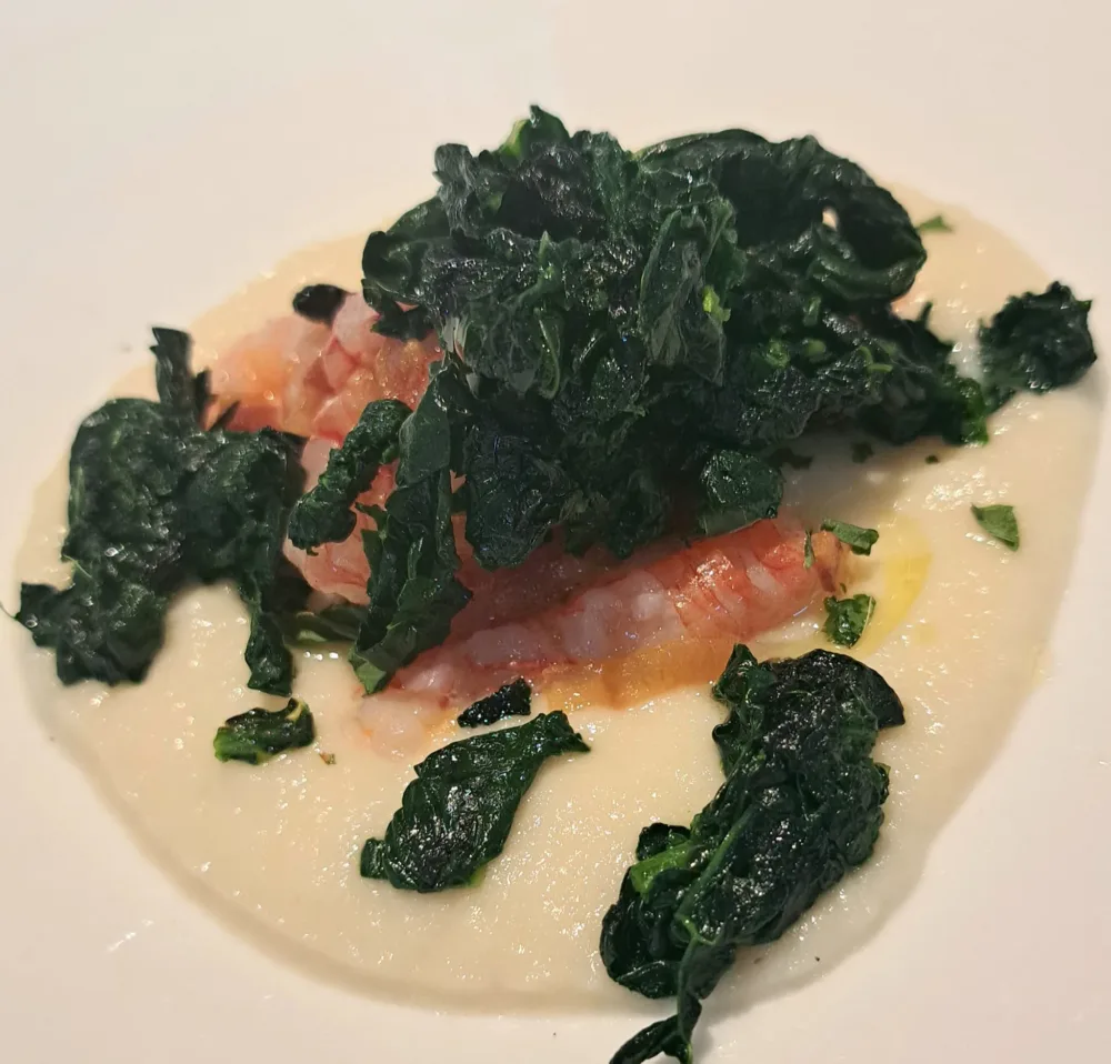 Cipollotto, cavolo nero, gamberi rossi, guanciale e verbena