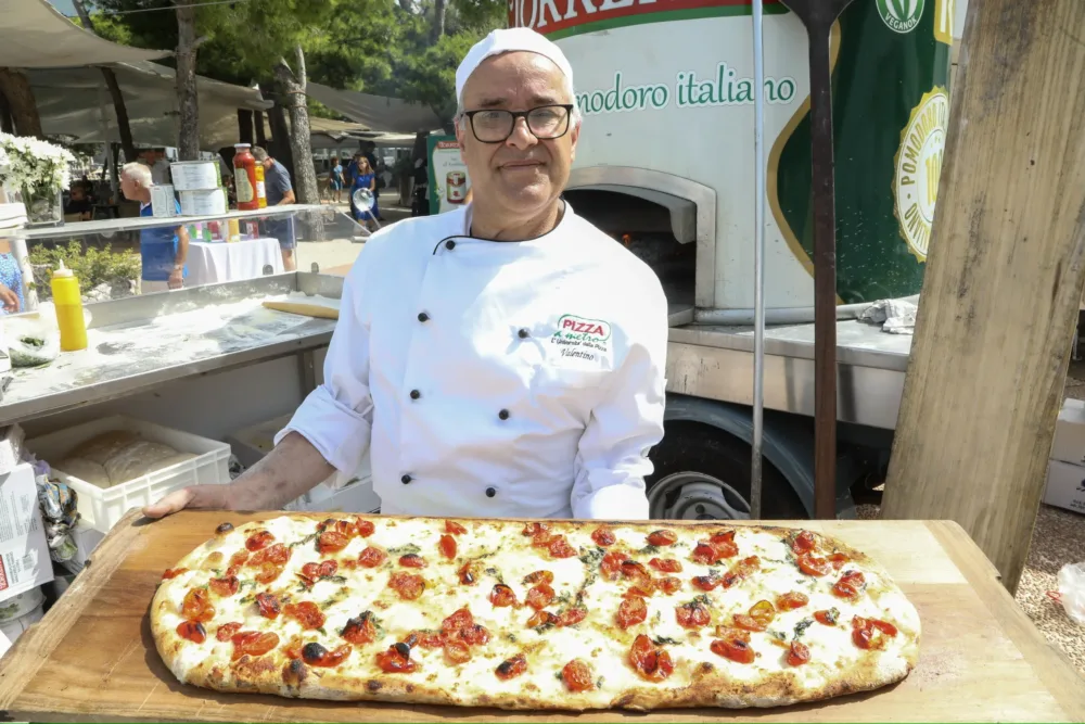 la Pizza a Metro di Gigino in un momento della presentazione alla stampa alle Axidie
