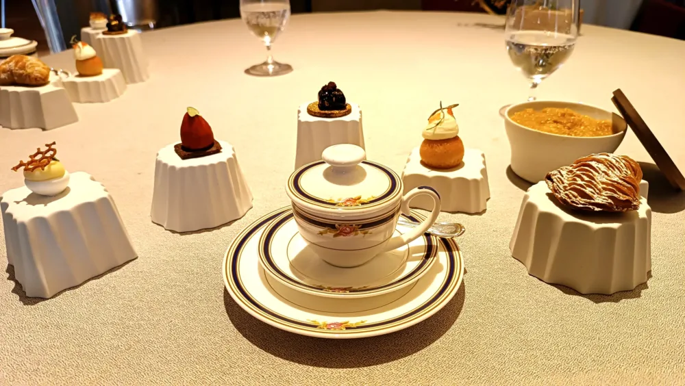 Caffè e piccola pasticceria