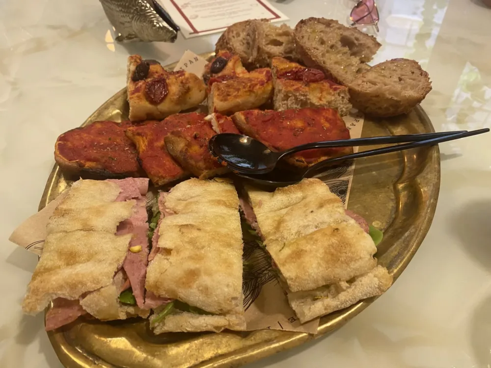 Tulipane - Focaccia al pomodoro, pizza ripiena, linguaccia e miscuglio