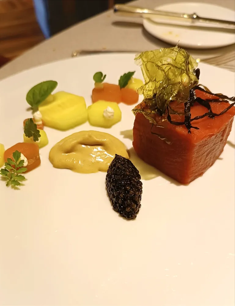 Cubo di carne di Boves, caviale e ostriche