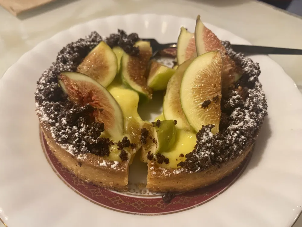 Tulipane - Tartelletta crema pasticcera, fichi e crumble al cioccolato