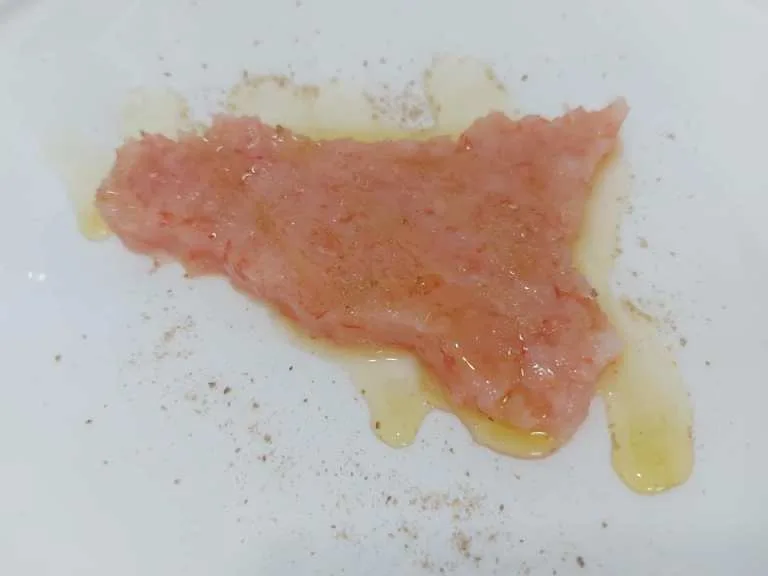 Acqua & Sale, Sicilia in un piatto tartare di gamberi rossi di Mazara del Vallo, finocchietto selvatico e limone di Siracusa igp