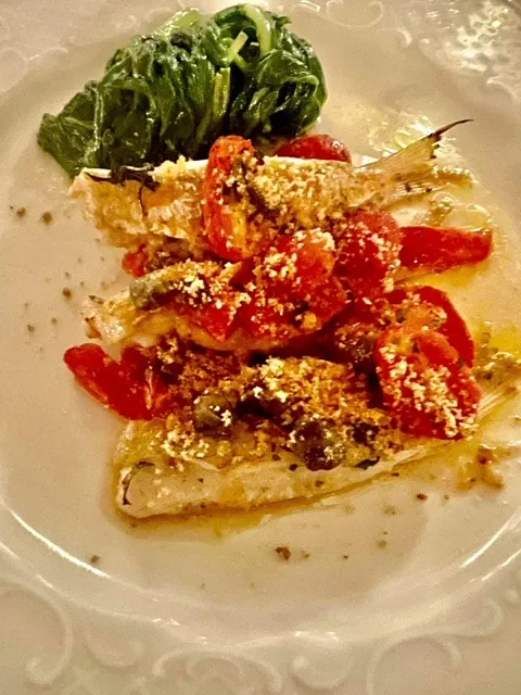 Al Dragone - triglie di scoglio Olive e Capperi pomodorini a spicchi, sale e finocchietto