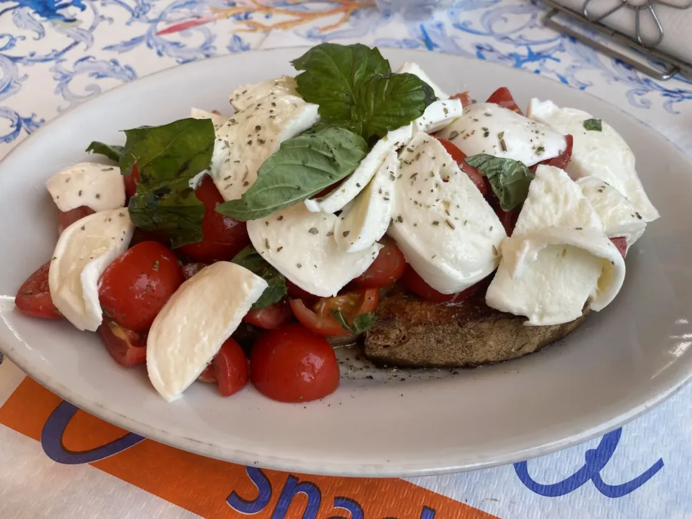 Bar Gino - la Bruschetta con mozzarella