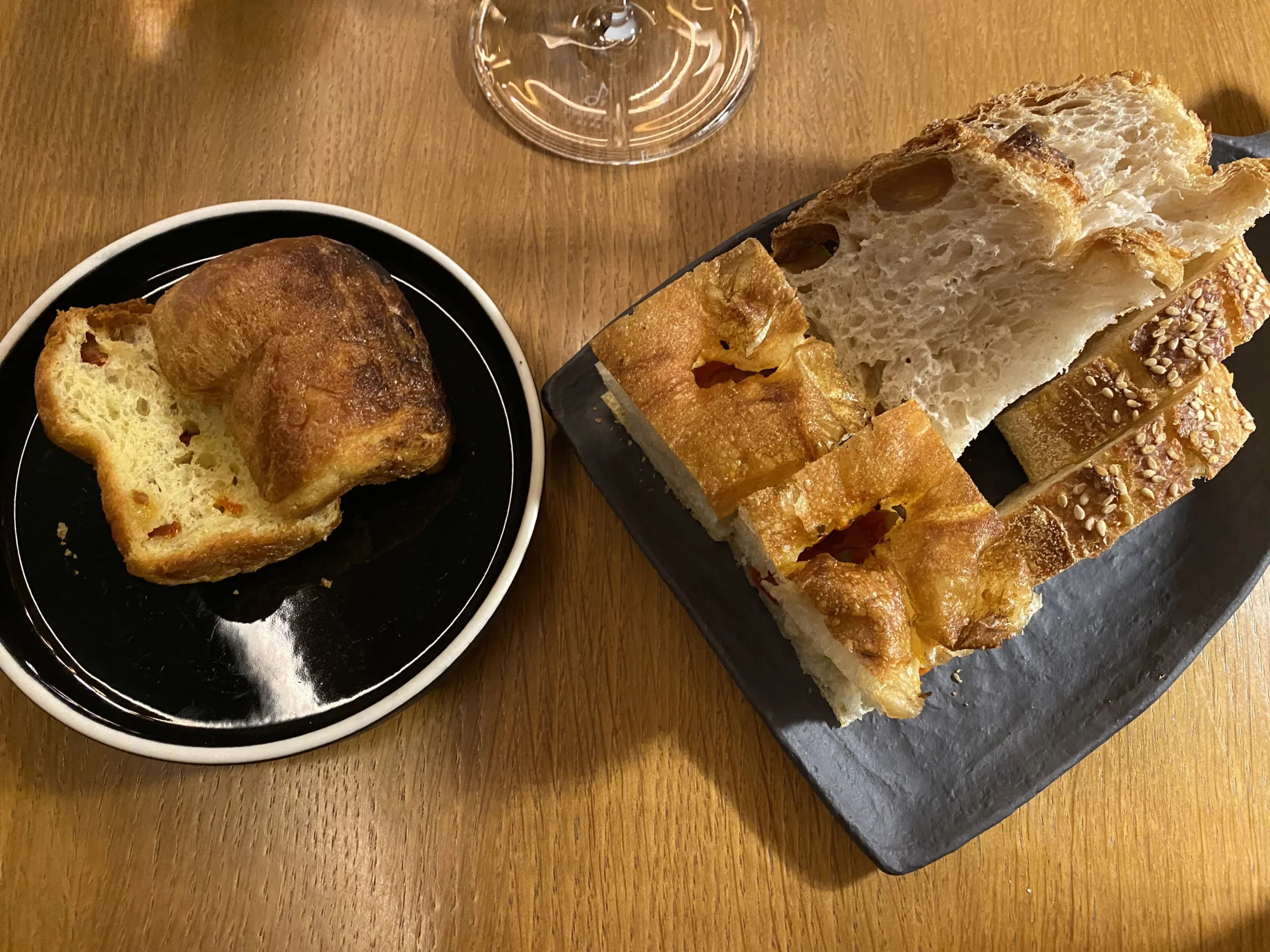 Cestino-del-pane-con-richiam-o-al-baba-versione-salato