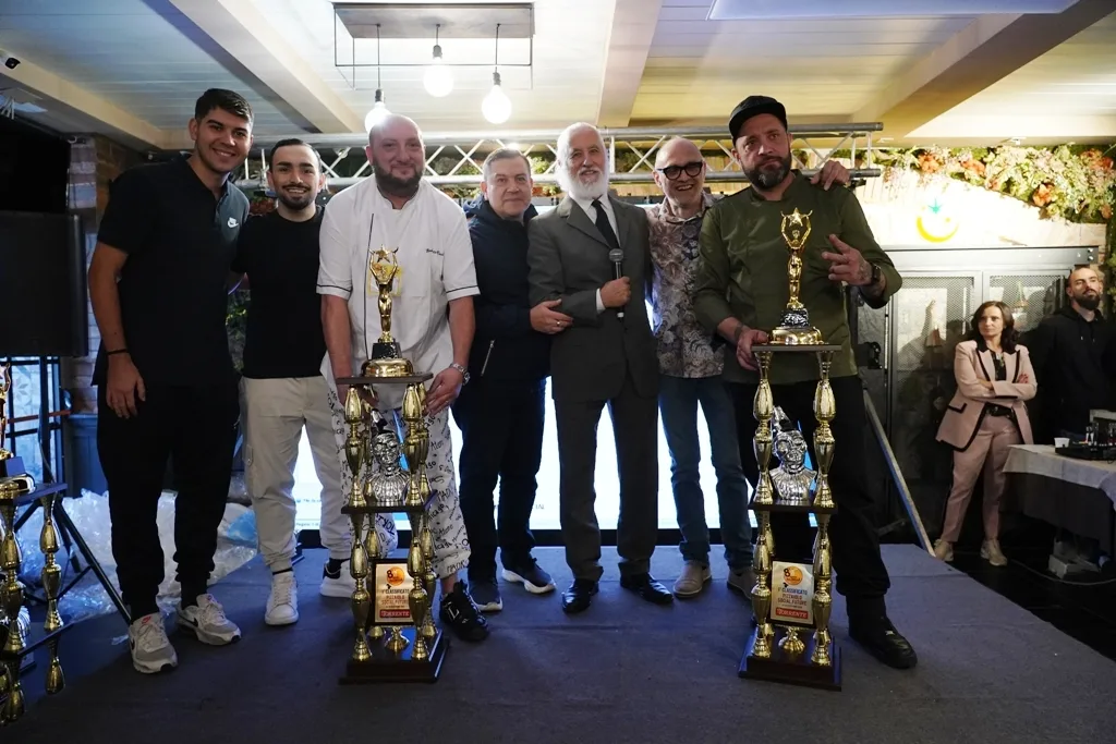 Cipriano Capuozzo e Umberto Basilico Vincitori ex-equo pizza pizza napoletana Giuria Social