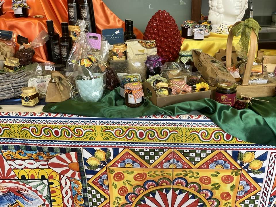 Da Luciana - esposizione prodotti locali