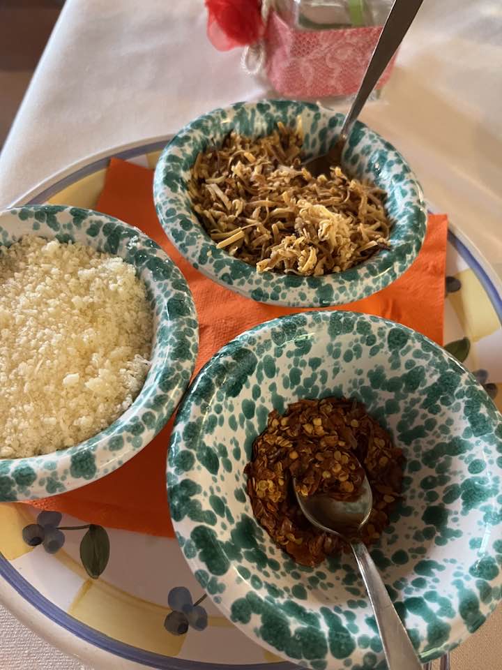 Da Luciana - pecorino, ricotta infornata e peperoncino