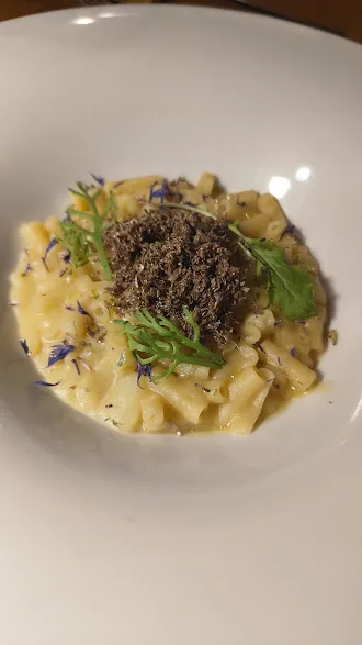 Fuoro51, pasta e patate con provola e tartufo