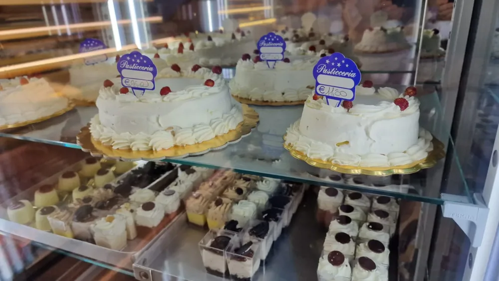 Le famose Torte Panna e Fragole di Sirica