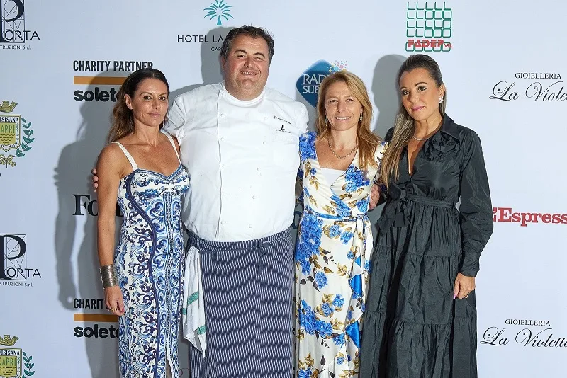 Lo chef Gennaro Esposito con la moglie Ivana D'Antonio e le patron del ristorante Da Paolino Arianna e Michela De Martino