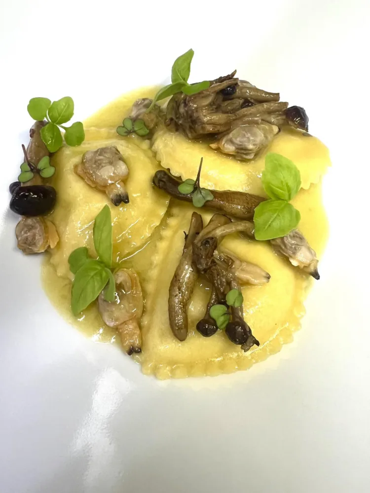 Ravioli vongole e funghi