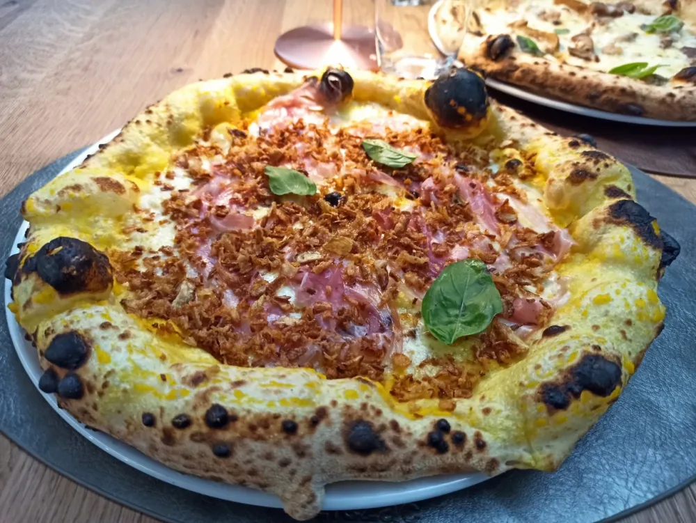 Vecchi Platani - La Pizza stagionale con la Zucca, Pancetta e Cipolla croccante