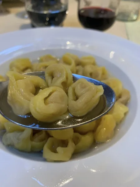 Osteria da Valentino, tortellini in brodo